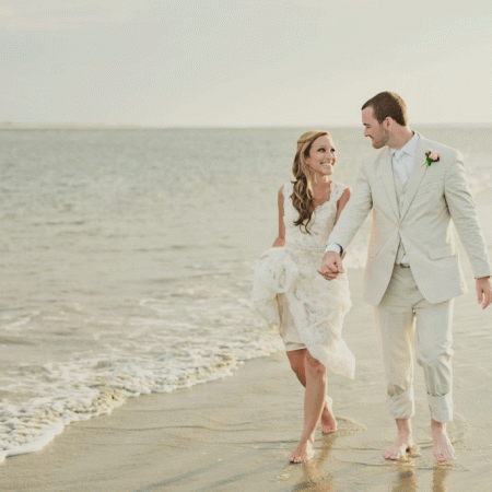 bride-and-groom-walk-on-beach